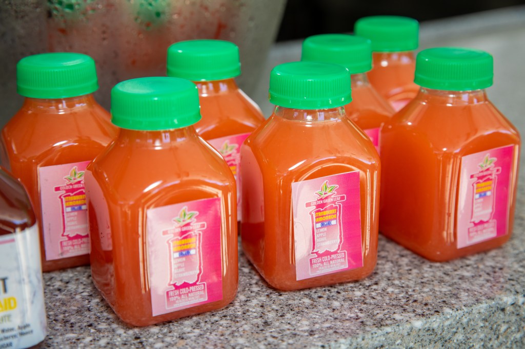 Sponsor Golden Green Leaf 