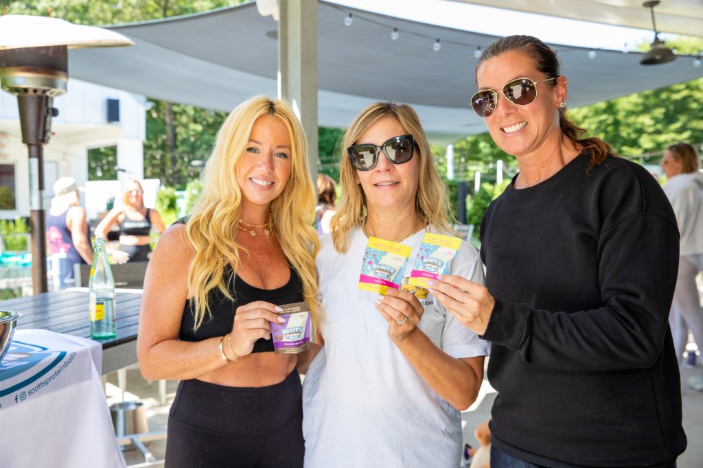 Mary Wassner, Lisa Cokinos